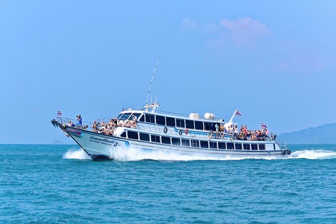 Ferry de passagers en mer d'Andaman
